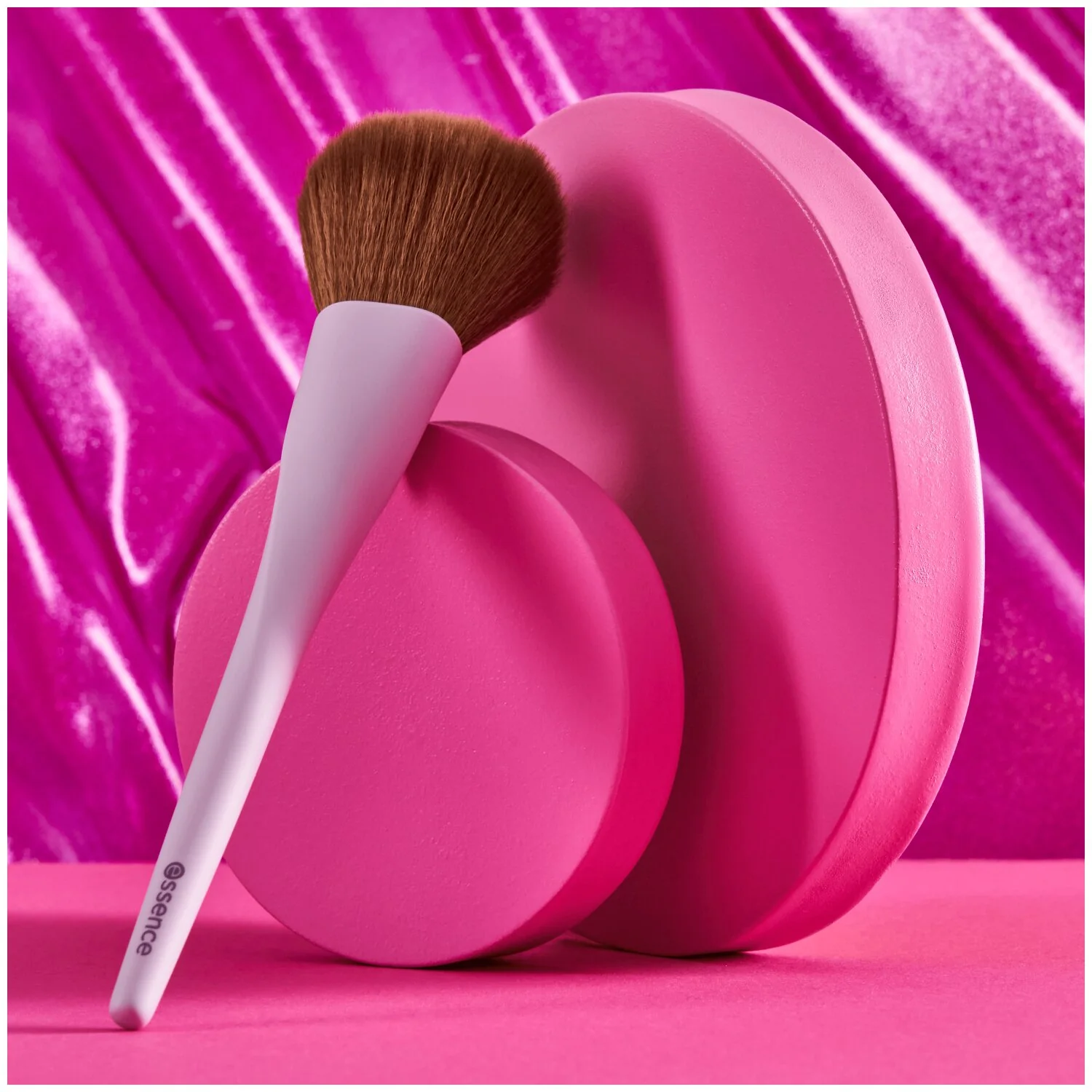 Essence Powder Brush pędzel do pudru 01