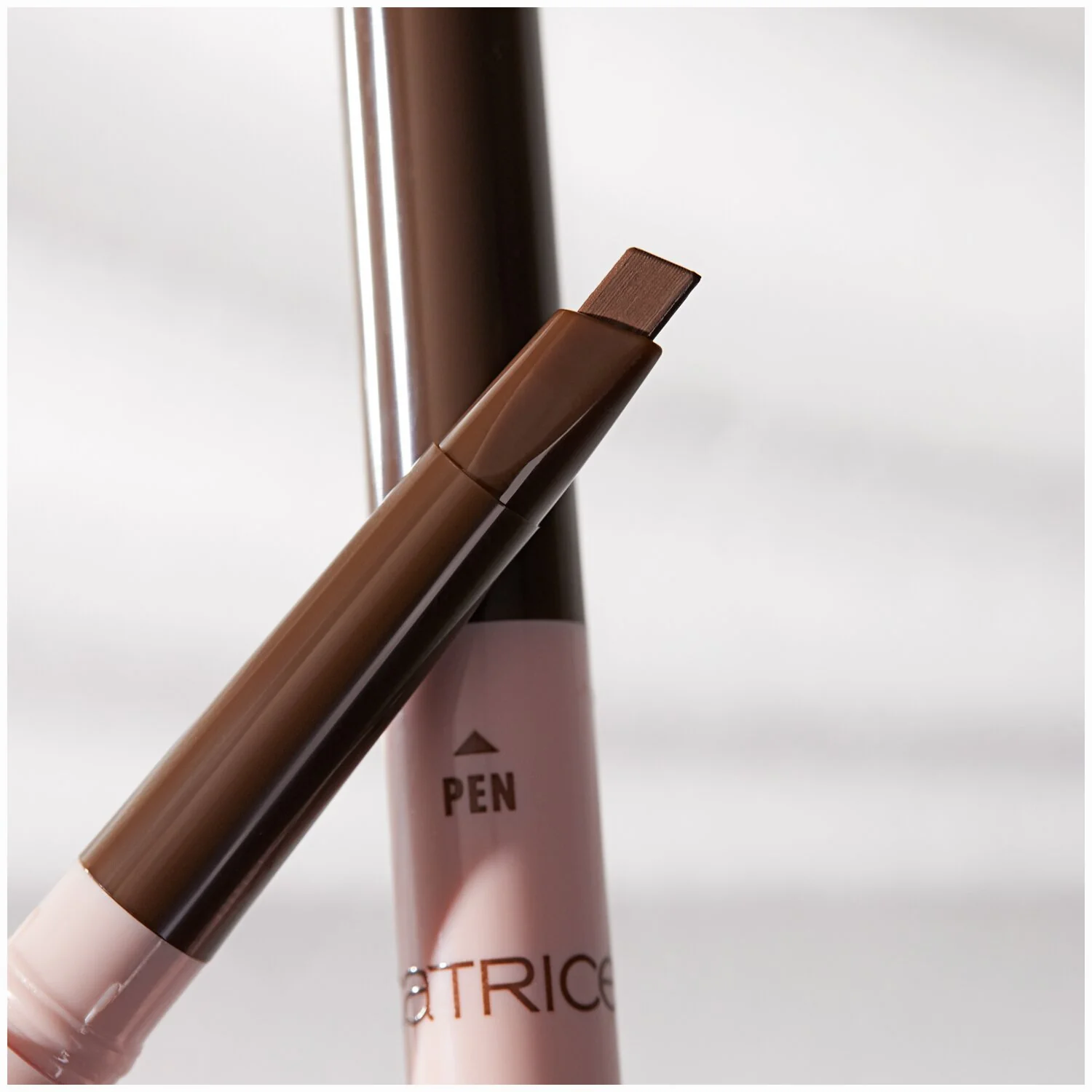 Catrice All In One Brow Perfector kredka do brwi 020 Medium Brown, 0,4 g 